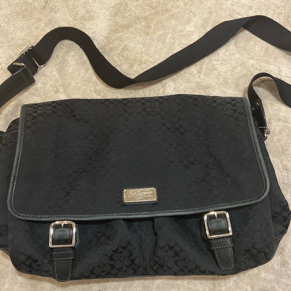 Coach Signature Messenger Bag
Crossbody Black Laptop Briefcase
Business - Picture 1 of 9